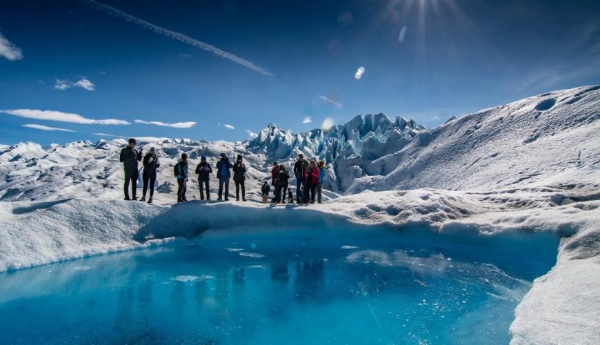 laguna azul en el glaciar