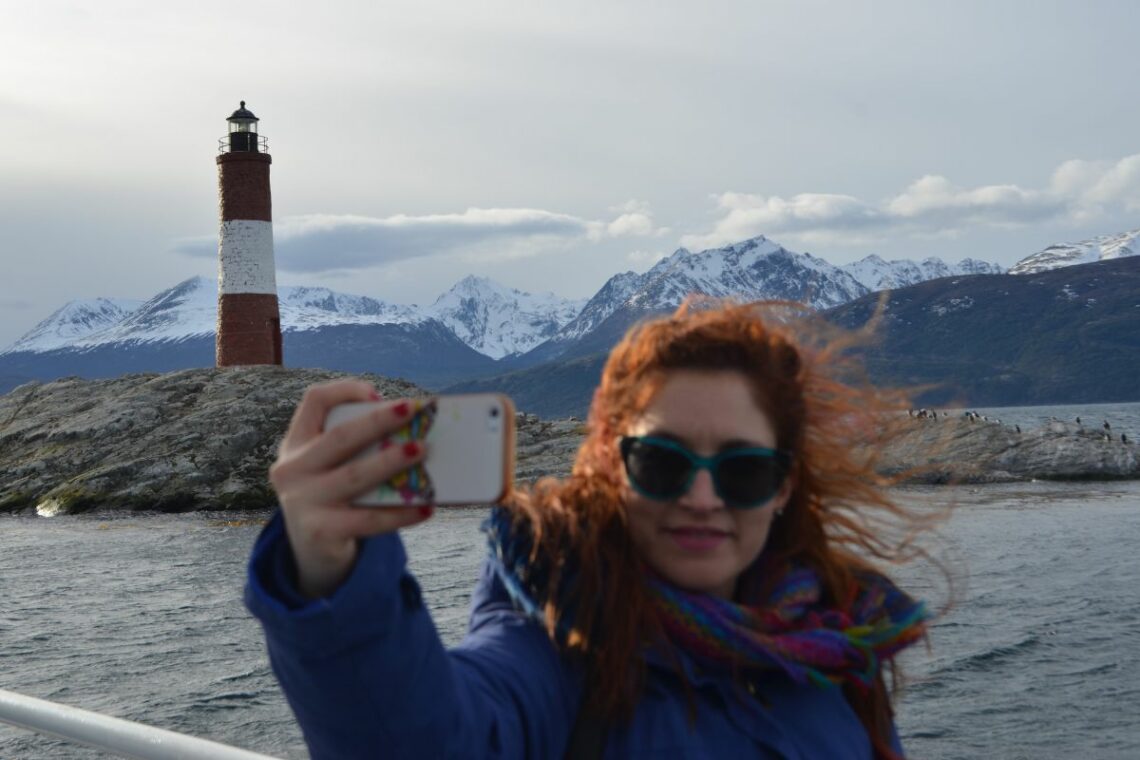 faro y mujer retrato