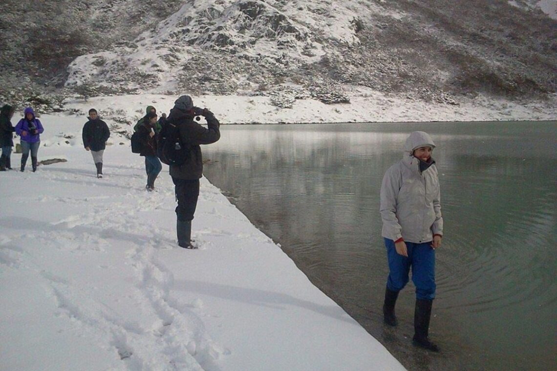 Laguna esmeralda invernal