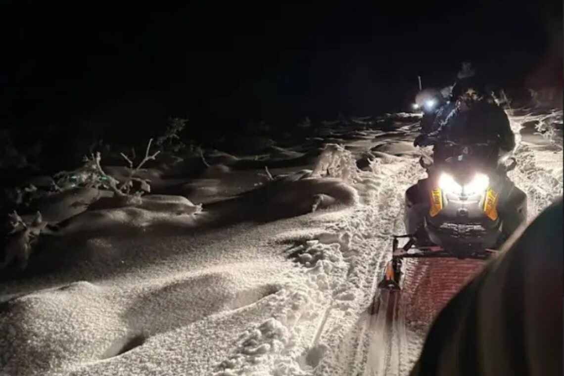 Moto de nieve noches blancas