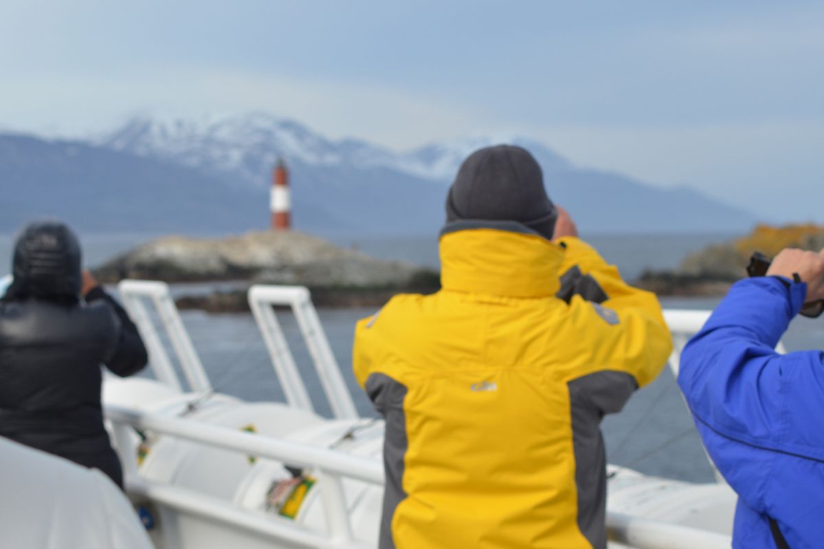 canal beagle persona sacando foto