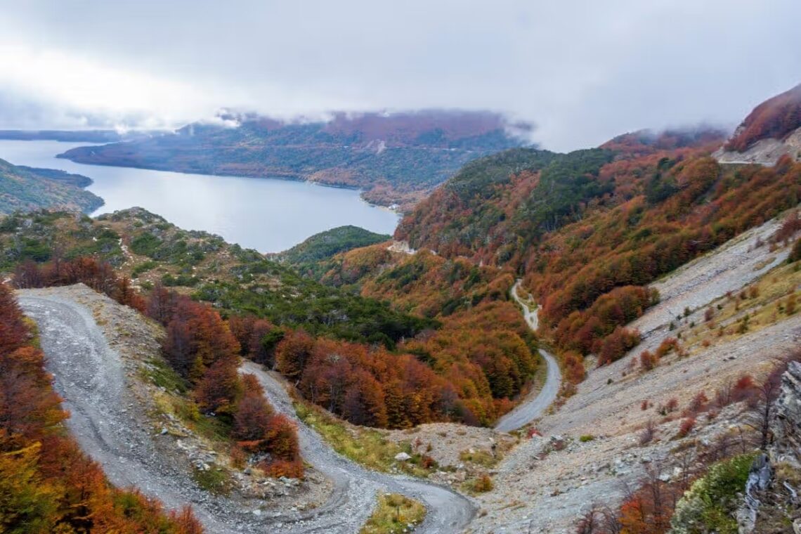 Lagos otoño con colores